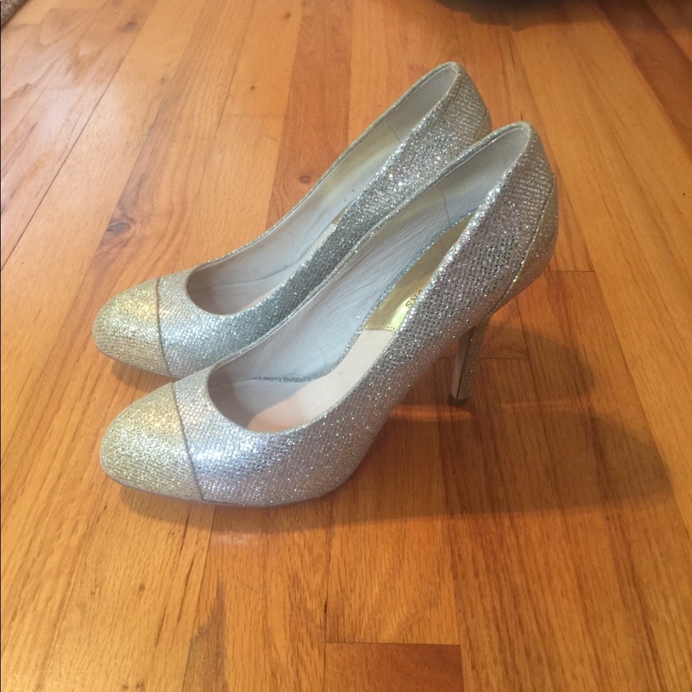 Shoes - Picture 2 of 4